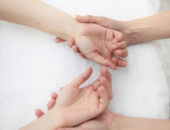 sesión de kinesiologia holistica en barcelona